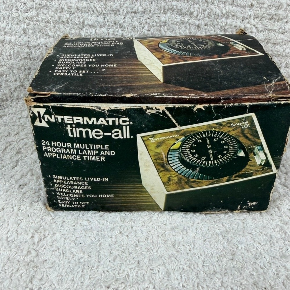 Vintage Intermatic Time-All XV EB11 24 Hour Lamp Appliance Timer Woodgrain Box